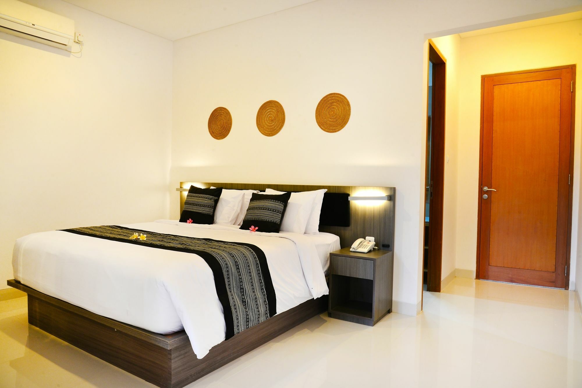 ฮาร์โมนี บีช สวีท Hotel เซมินยัค ภายนอก รูปภาพ